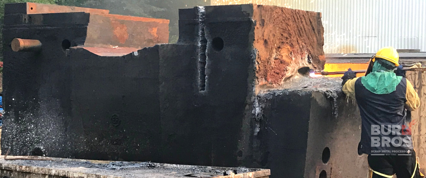 Picture of 120 ton cast iron forging base